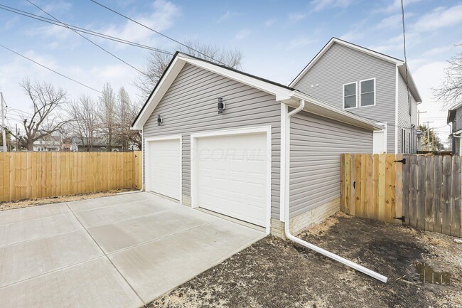 Building Photo - 961 Heyl Ave