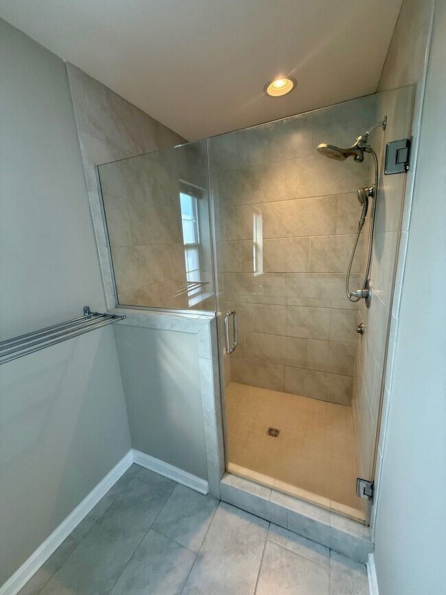 Building Photo - Upscale Millersville Townhouse with garage