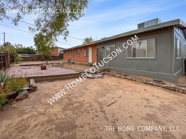 Building Photo - 239 S Placita Aldaco