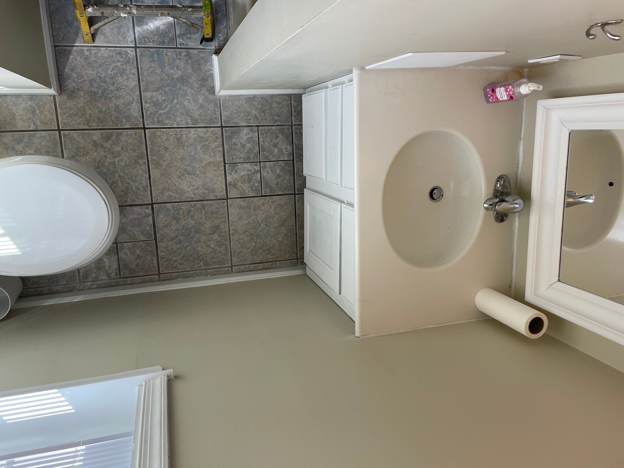 Building Photo - 600 Roxborough Ave