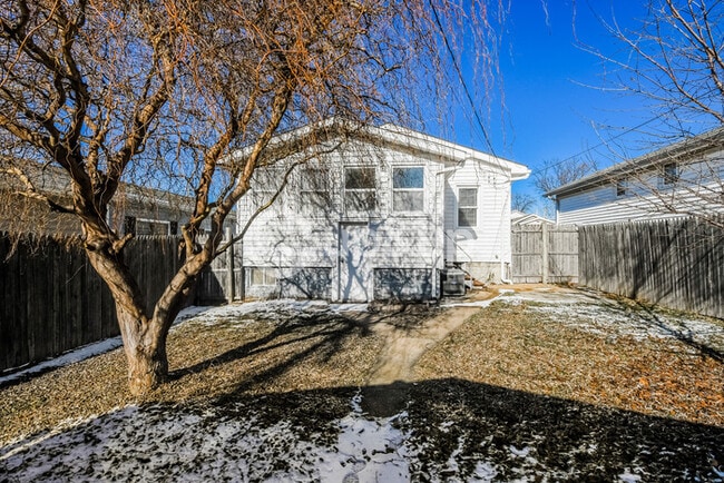 Building Photo - Fantastic 2bd/1ba home! Let yourself in!