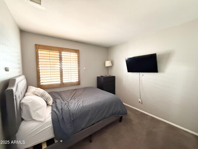 Building Photo - 6757 W Gardenia Ave