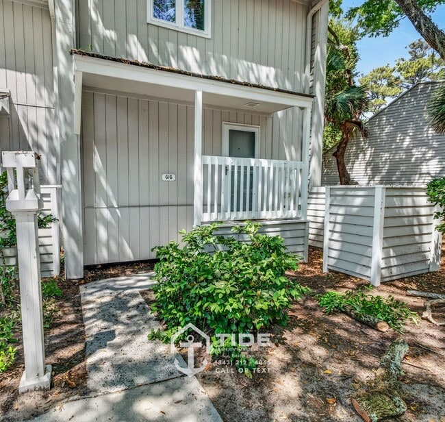 Building Photo - Quiet Coastal Living