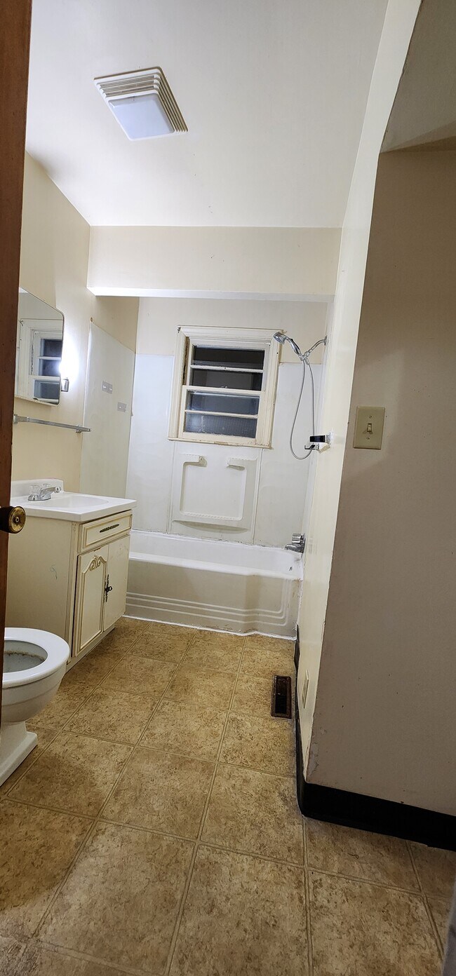 Bathroom - 511 S Bell Ave