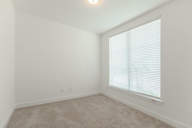 Building Photo - 215 Warbler Song Dr