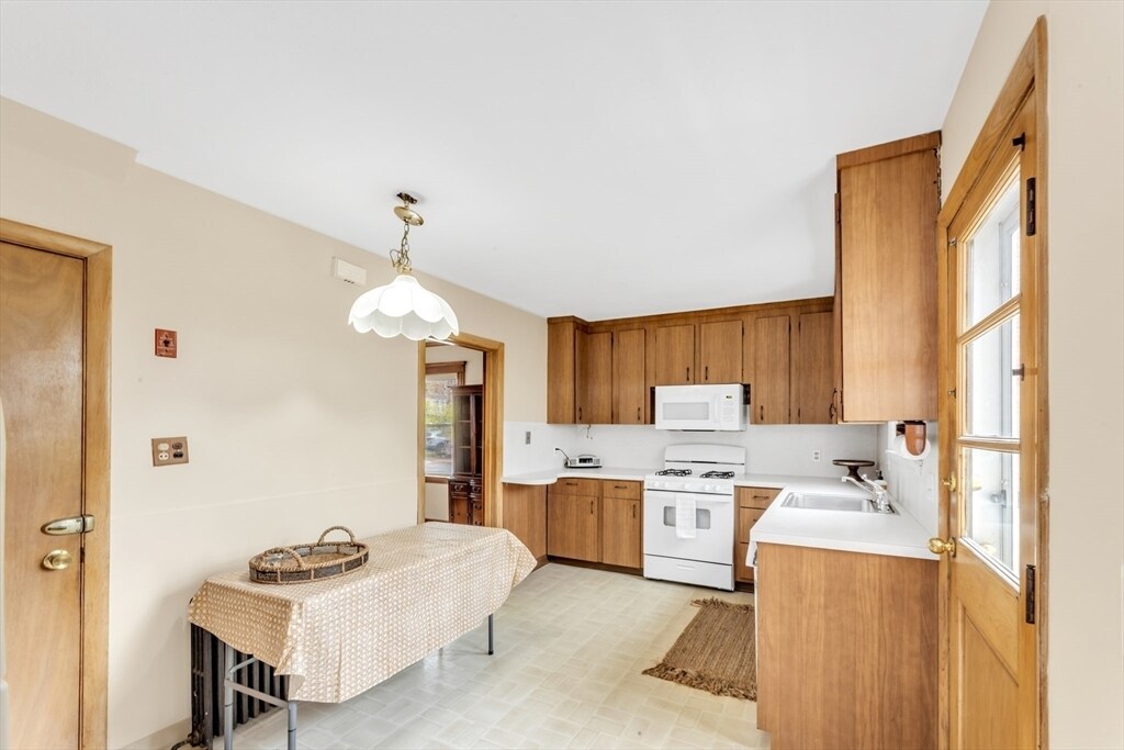 Building Photo - 55 Arborough Rd