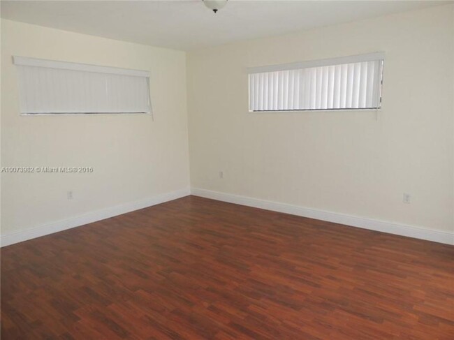Building Photo - 3 bedroom in Hollywood FL 33020