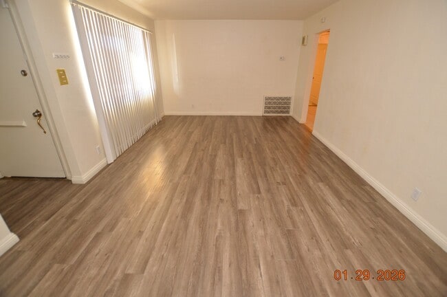 Building Photo - 716 Easy St