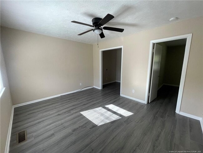 Building Photo - 4959 Fieldcrest Dr