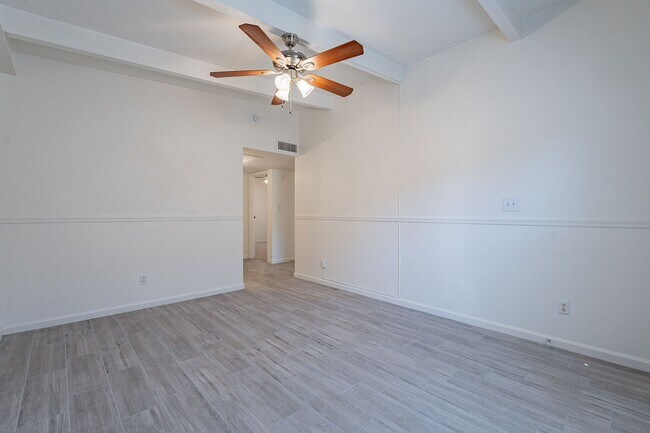 Building Photo - Updated townhome near Central Phx/Biltmore!