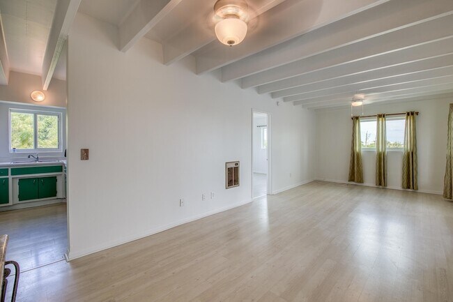 Building Photo - 1520 Lake Ave