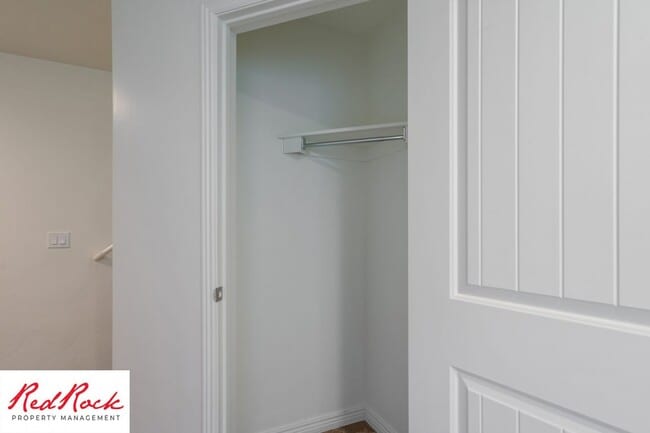 Building Photo - End Unit Fossil Hills Townhome with 3 Beds and 2.5 Baths