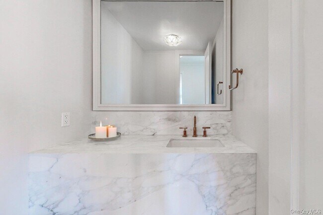 Building Photo - 641 5th Ave