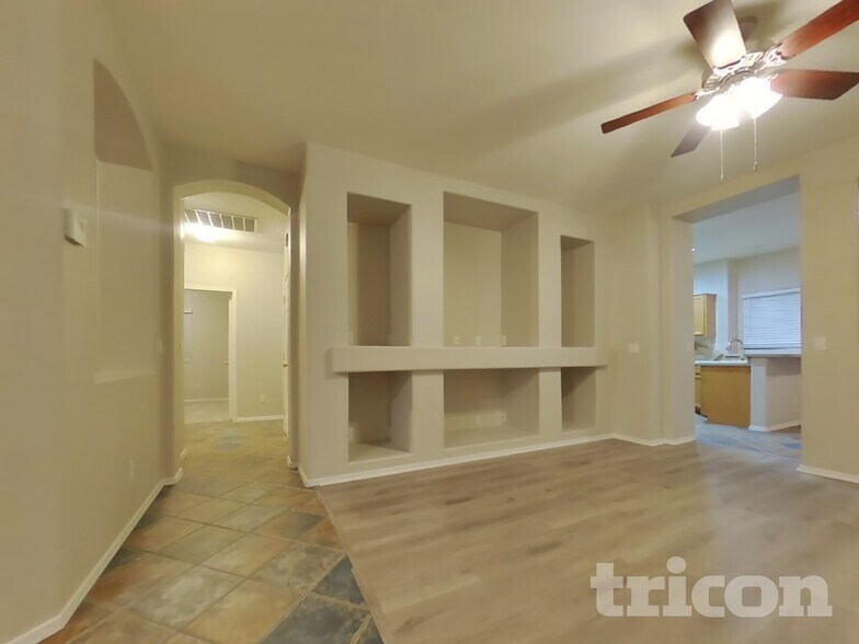 Building Photo - 12513 W Washington St