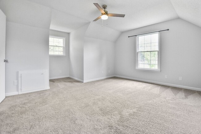 Building Photo - Pet Friendly Three Bedroom!