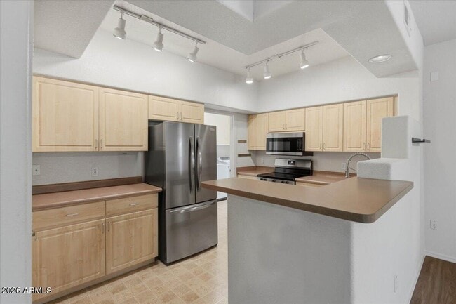 Building Photo - 7401 W Arrowhead Clubhouse Dr