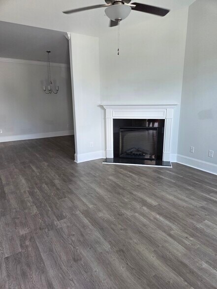 Building Photo - 3237 Gordon Dr
