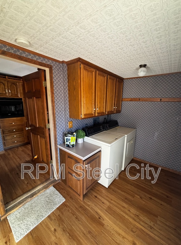 Building Photo - 512-512 1/2 W 10th St