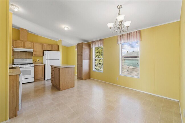 Building Photo - 2774 N Panorama Dr