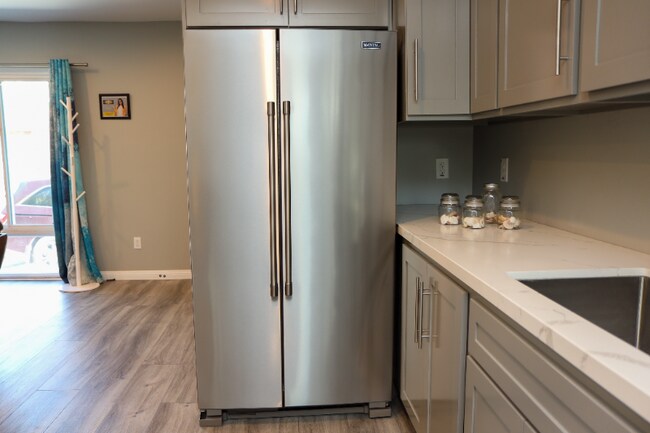 Building Photo - 1415 Stearns Dr