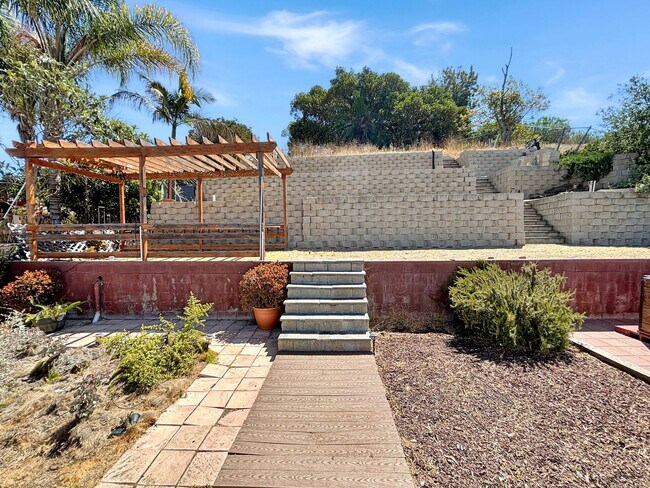 Building Photo - Beautiful 4B/2BA House in Clairemont w/ La...