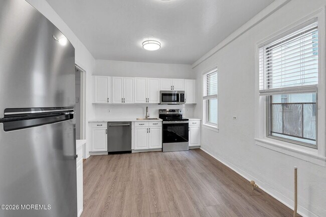 Building Photo - 400 Deal Lake Dr