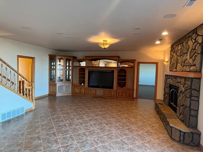 Building Photo - 1124 Alta Vista Dr