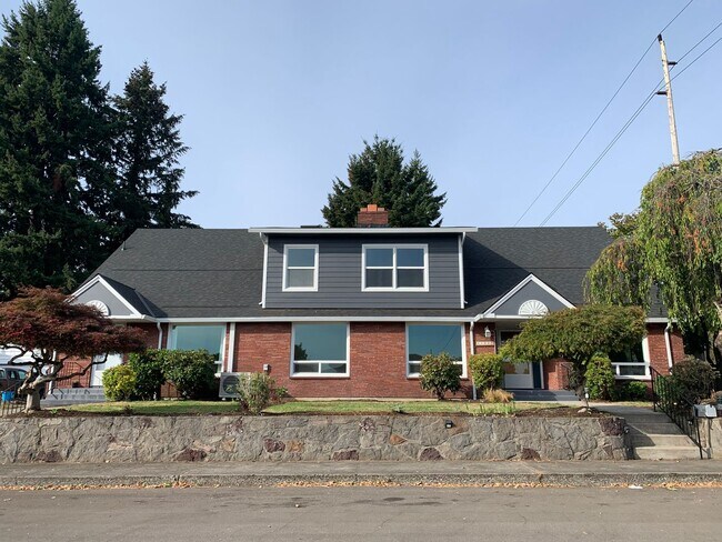 Building Photo - O1100-1106