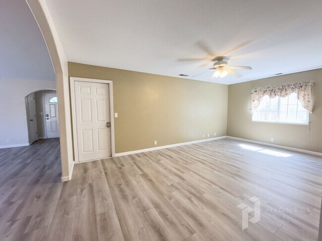 Building Photo - 3 Bedroom, 2 Bath Chico Home!