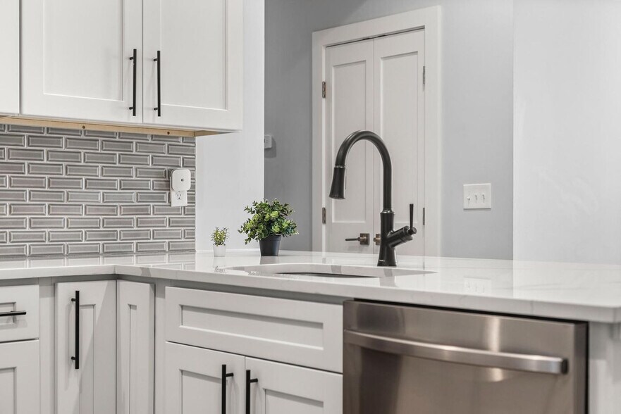 Building Photo - 1011 Bennington St