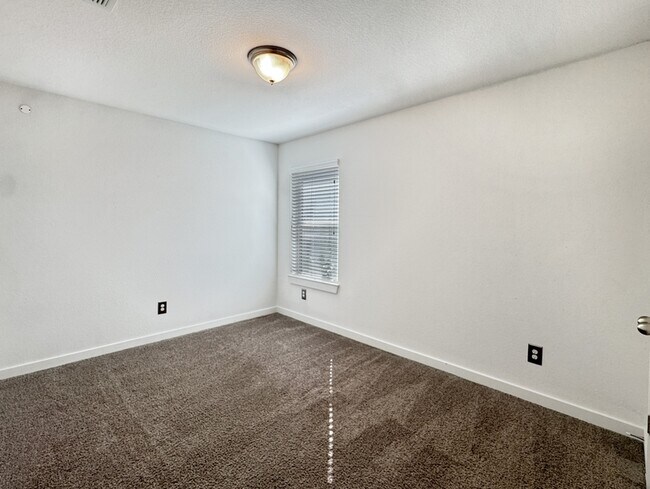 Building Photo - 13806 Quiet Fox Ln