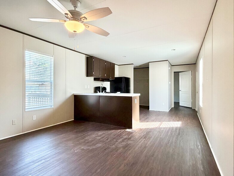 Building Photo - 130 Janice St