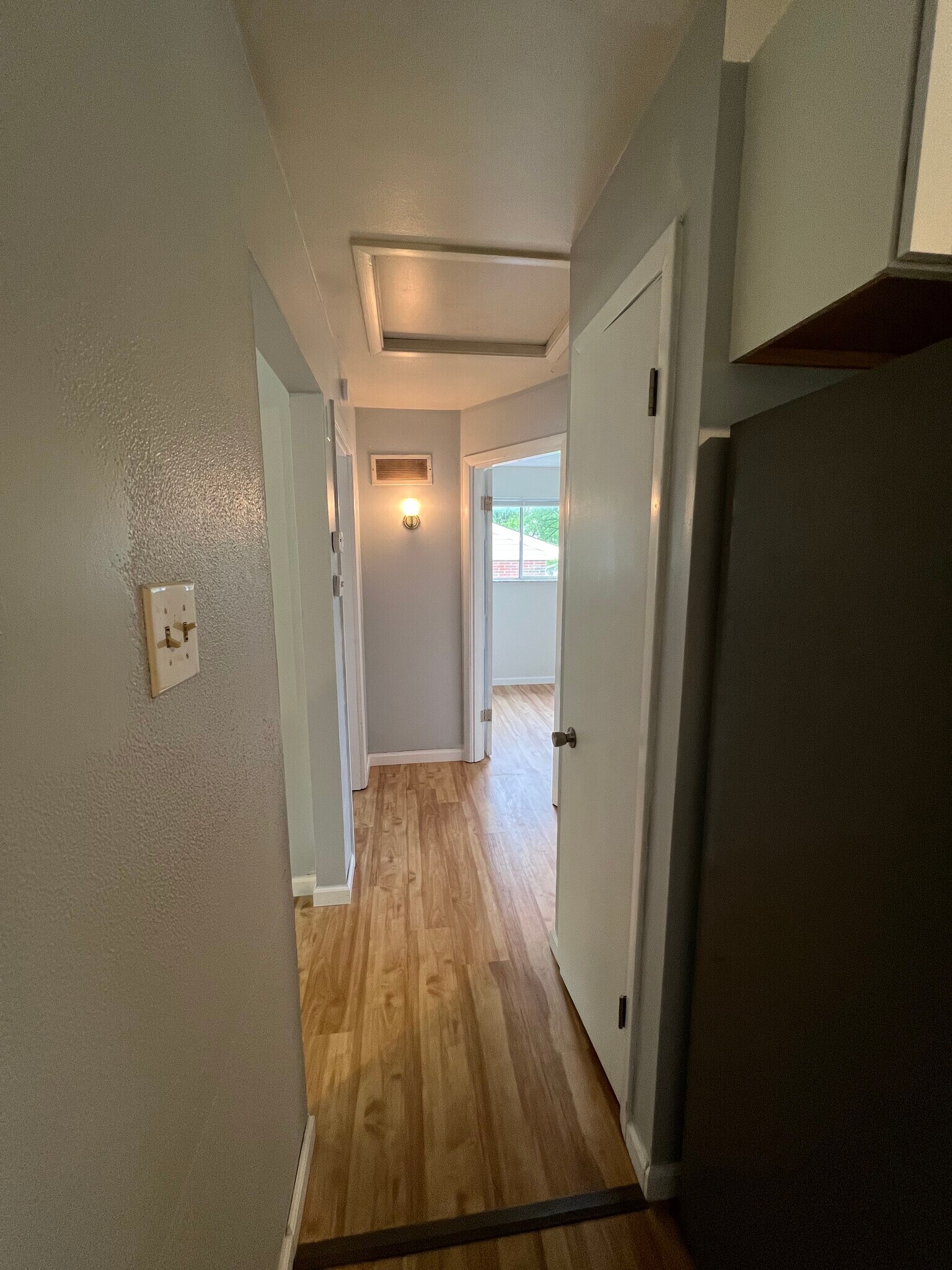 Hallway - 1112 Chargene