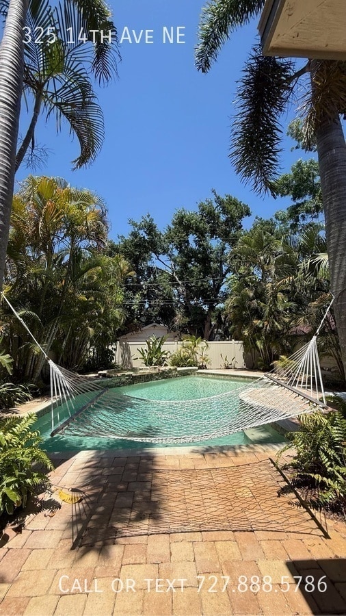 Building Photo - 325 14th Ave NE