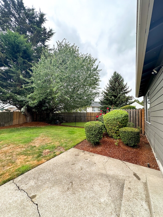 Building Photo - 1388 Northern Heights Loop NE