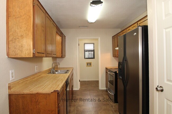 Building Photo - 2008 Continental Dr