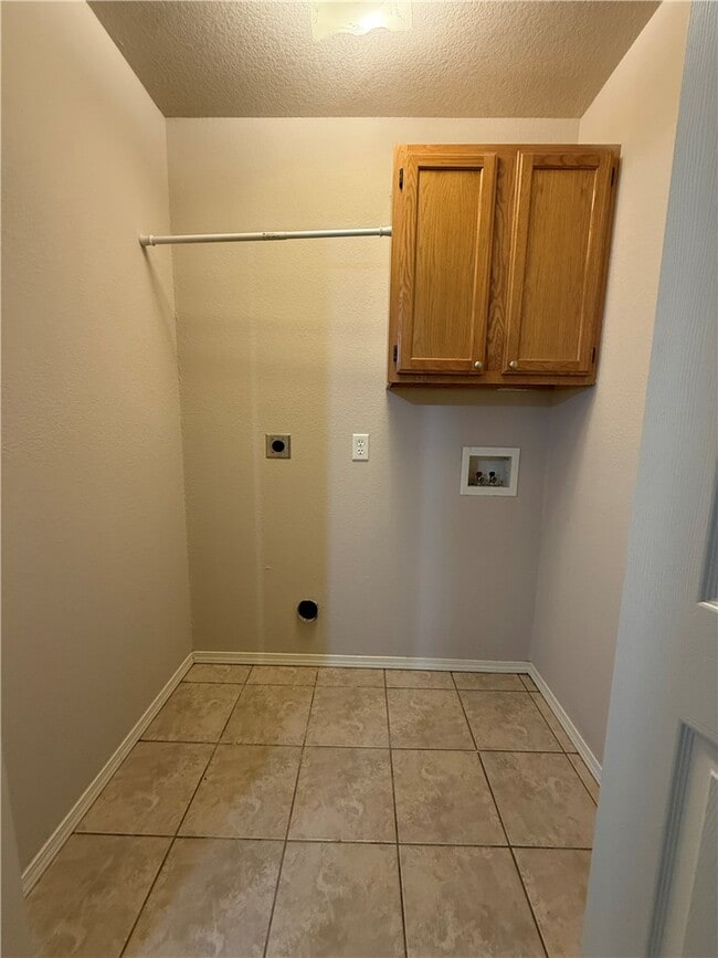 Building Photo - 662 Appleridge Dr