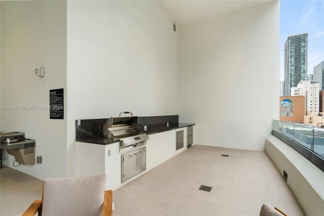 Building Photo - 225 N Miami Ave