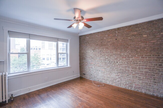 Building Photo - 2465 N Clark St