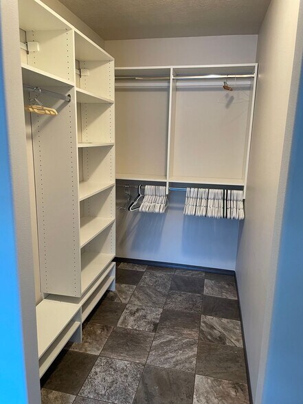 Building Photo - 5703 S Plainside Pl