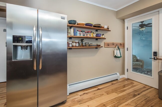 Building Photo - 290 Killington Ave