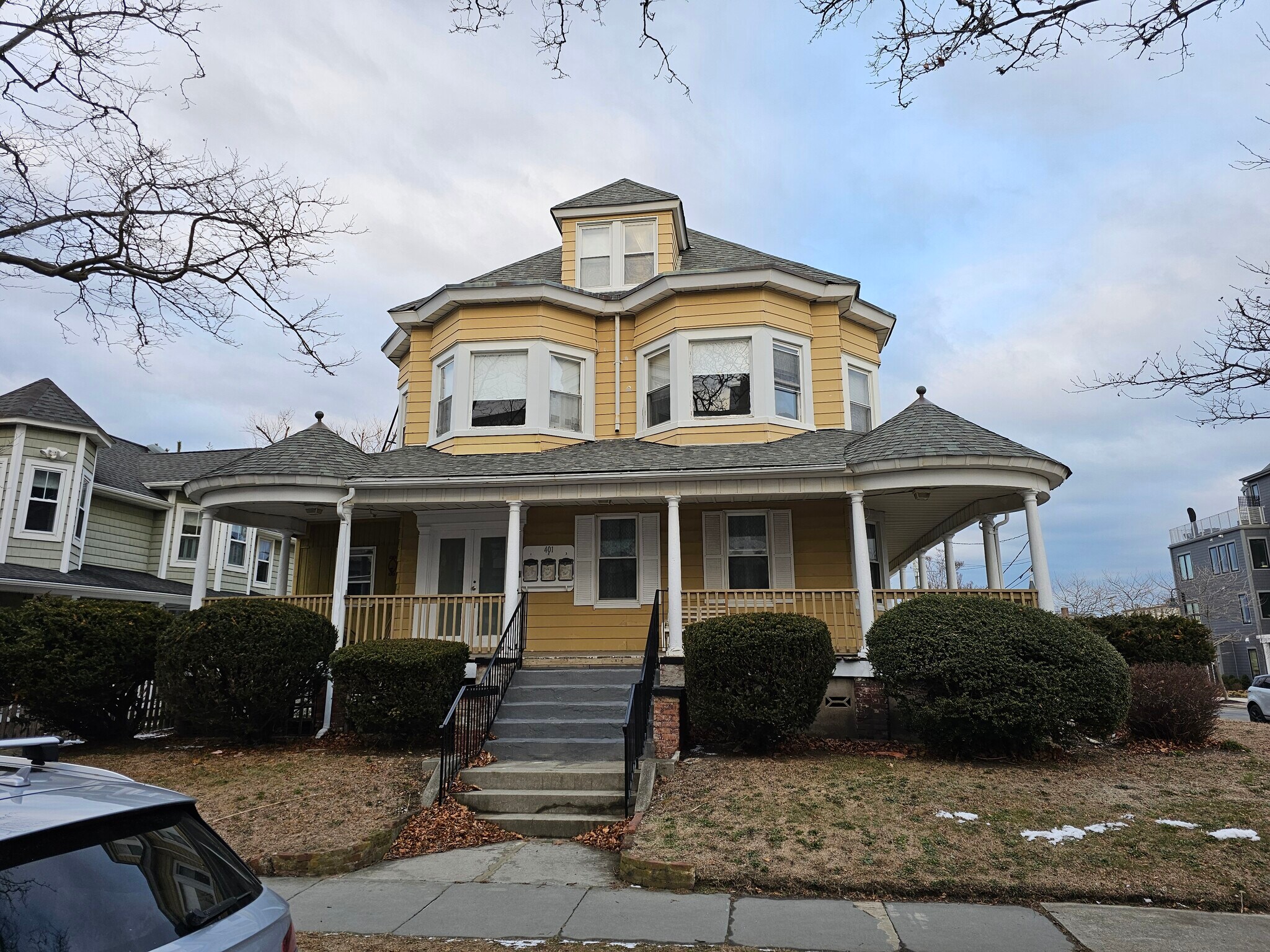 Building Photo - 401 Sewall Ave