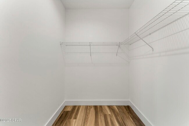 Building Photo - 7031 Patronis Dr