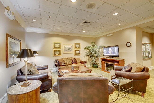Building Photo - 5547 Fairway Park Dr