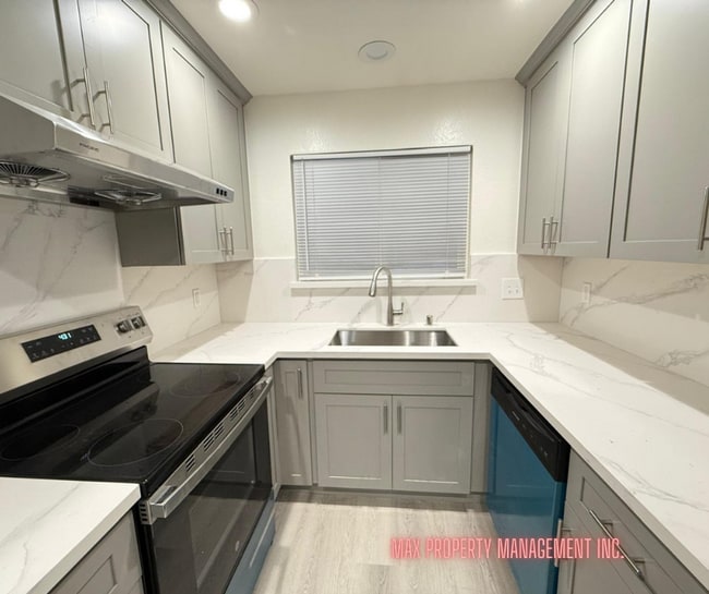 Building Photo - Charming and Spacious 4-Bedroom Home for Rent in South San Francisco!