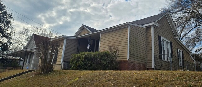 Building Photo - FOR RENT centrally located and convenient to Downtown! Available NOW!