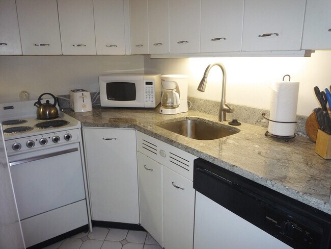 Building Photo - 29 Concord Ave