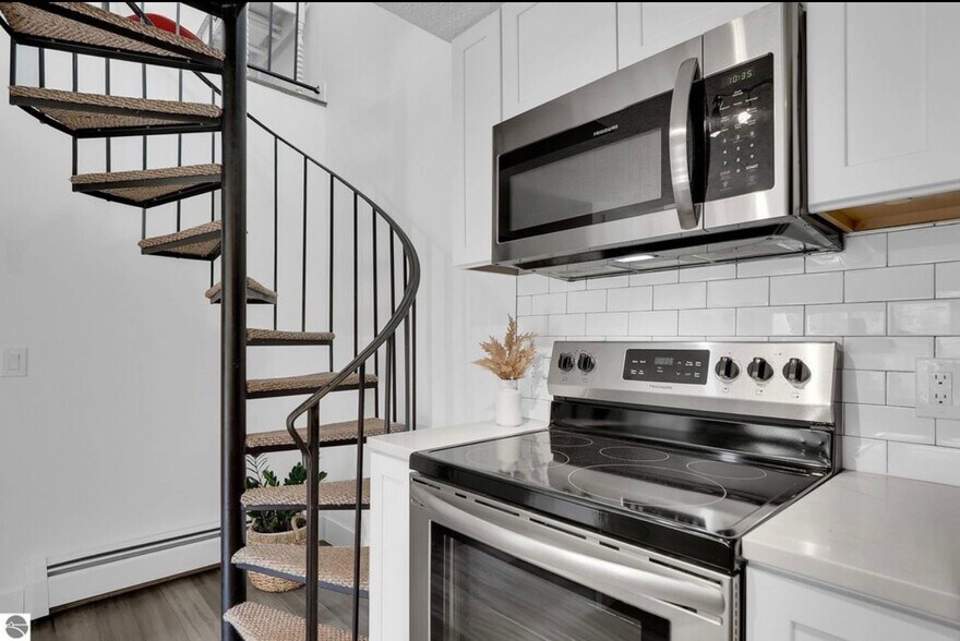 Building Photo - 4275 Mitchell Creek Dr
