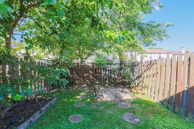 Building Photo - 17 Pocasset Ct