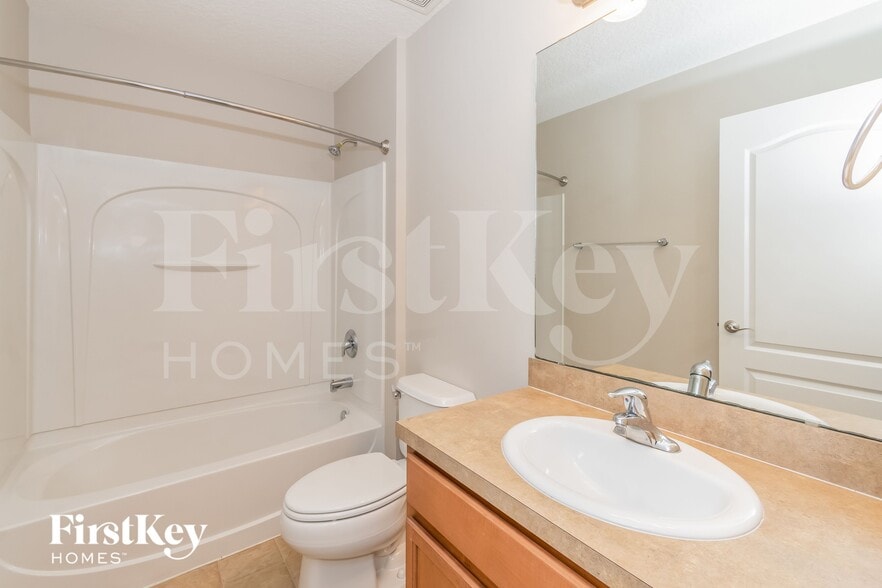 Building Photo - 6869 Southern Oaks Dr W